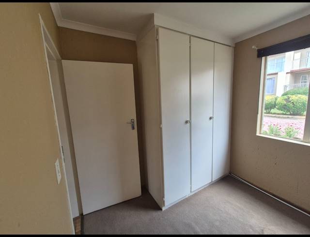 2 BEDROOM APARTMENT FOR SALE IN VANDERBIJLPARK SW 5